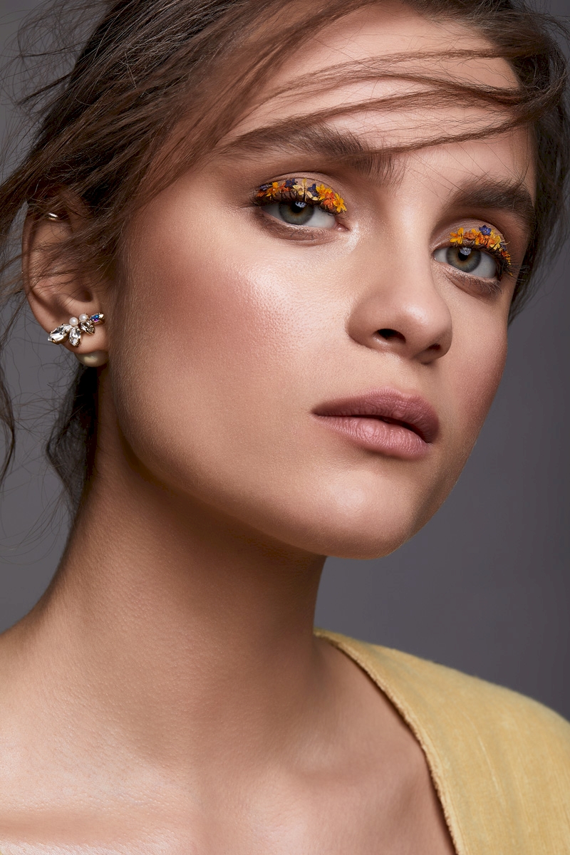 L’OFFICIEL LITHUANIA - Flower Face