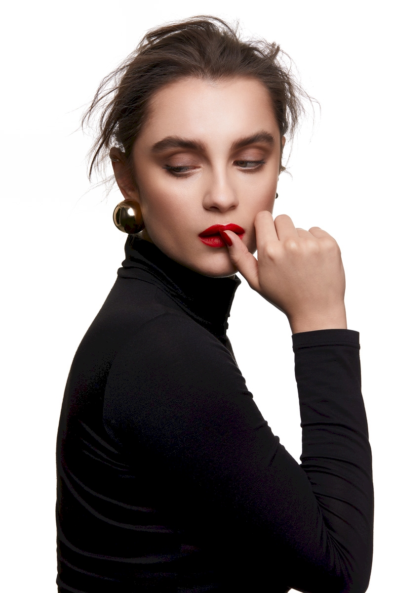 L’OFFICIEL LITHUANIA - Flower Face