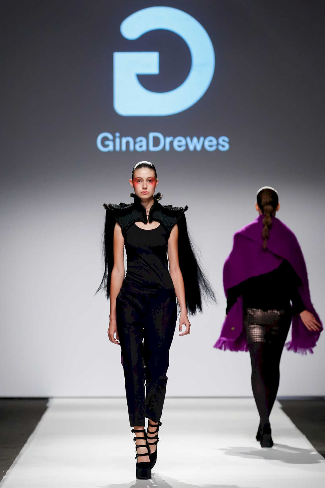 Gina Drewes - MQ Vienna Fashion Week 18