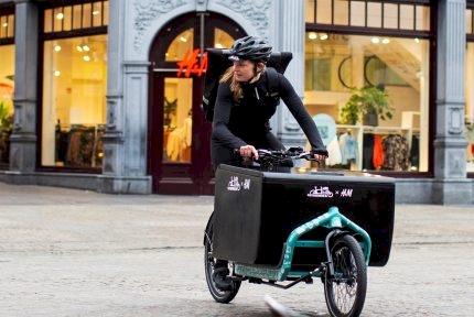 H&M Introduces Delivery by Bicycle in the Netherlands